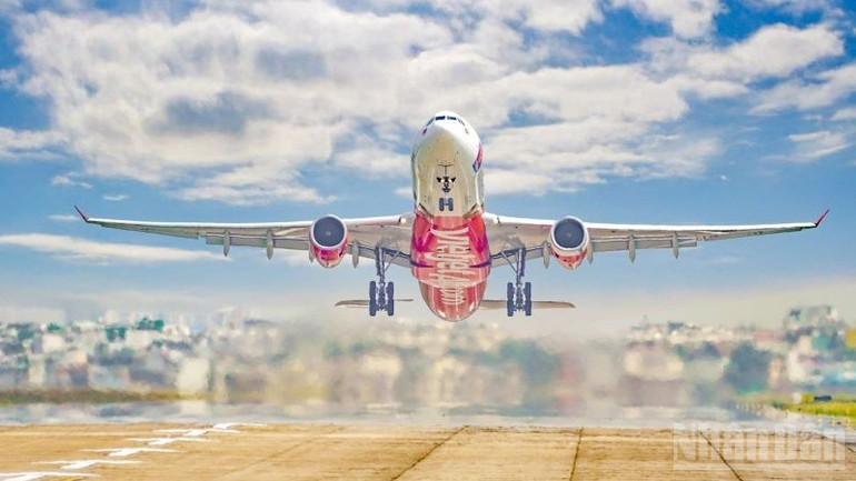 Vietjet không ngừng đầu tư và phát triển đội tàu bay hiện đại. ndo_br_vj-10-4056.jpg