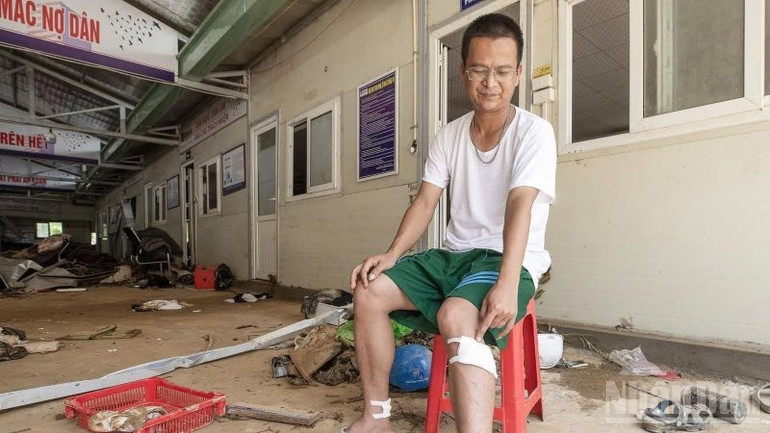Kỹ sư Lê Trọng Tấn, Phó Trưởng phòng Kỹ thuật Xí nghiệp Cơ giới kể lại giây phút sinh tử trước cơn lũ dữ tối 29/9. ndo_br_gen-h-z7079943825076-07abee3232f91608a35d0b963fba3ee4-8187.jpg