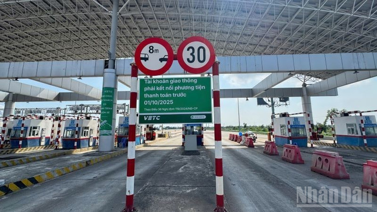 Ví điện tử VETC được xây dựng như một giải pháp thanh toán nội bộ đồng bộ hoàn toàn với hệ thống ETC, giúp rút ngắn thời gian xử lý, giảm thiểu sai sót và duy trì tốc độ lưu thông ổn định tại các trạm thu phí. ndo_br_chuyen-doi-tai-khoan-giao-thong-dang-that-su-di-vao-doi-song-nguoi-dan-2686.jpg