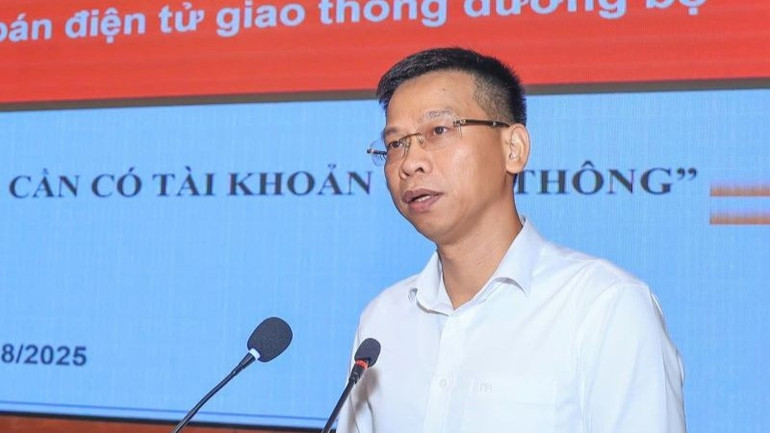 Ông Tô Nam Toàn, Trưởng phòng Khoa học công nghệ, Môi trường và Hợp tác quốc tế (Cục Đường bộ Việt Nam) phát biểu ý kiến. to-nam-toan-4634.jpg