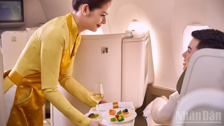 ndo_br_3-thuc-don-tren-chuyen-bay-cua-vietnam-airlines-khong-chi-la-suat-an-ma-con-la-trai-nghiem-van-hoa-9213.jpg