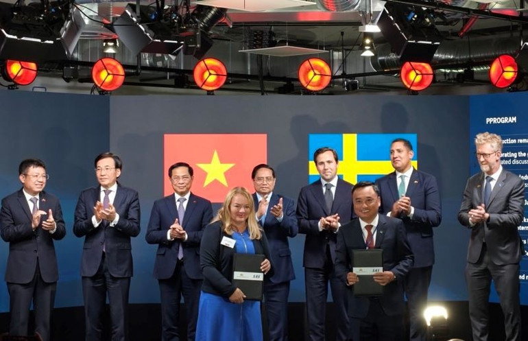 Việc hợp tác liên danh giữa Vietnam Airlines và Scandinavian Airlines mở ra cơ hội để Việt Nam tăng cường hiện diện tại Bắc Âu, đồng thời thúc đẩy trao đổi kinh tế, thương mại và đầu tư. 2-viec-hop-tac-lien-danh-giua-vietnam-airlines-va-scandinavian-airlines-mo-ra-co-hoi-de-viet-nam-tang-cuong-hien-dien-tai-bac-au-dong-thoi-thuc-day-trao-doi-kinh-te-thuong-mai-va-dau-tu-giua-hai-ben.jpg