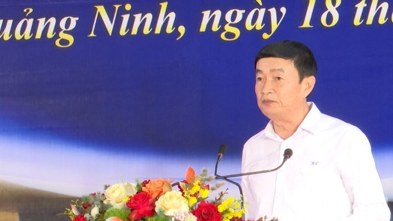 Đồng chí Lê Đình Dương, Bí thư Đảng ủy, Giám đốc Công ty Than Khe Chàm-TKV phát biểu. ndo_br_gd-le-dinh-duong-bao-cao-2049.jpg