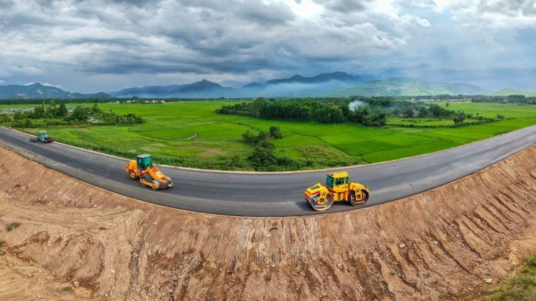 Ngày 19/8 tới đây, sẽ có 7 dự án thành phần dự án đường cao tốc bắc-nam phía đông (giai đoạn II) hoàn thành tuyến chính với tổng chiều dài hơn 221km. s-646.jpg