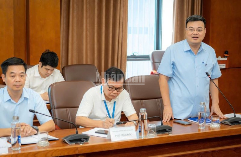 Ông Tô Tử Hà, Giám đốc Cảng Hàng không quốc tế Nội Bài (đứng) phát biểu. ndo_c_gen-h-z6902042898365-bfa630b7da4411631da6bf9499da2ae8.jpg