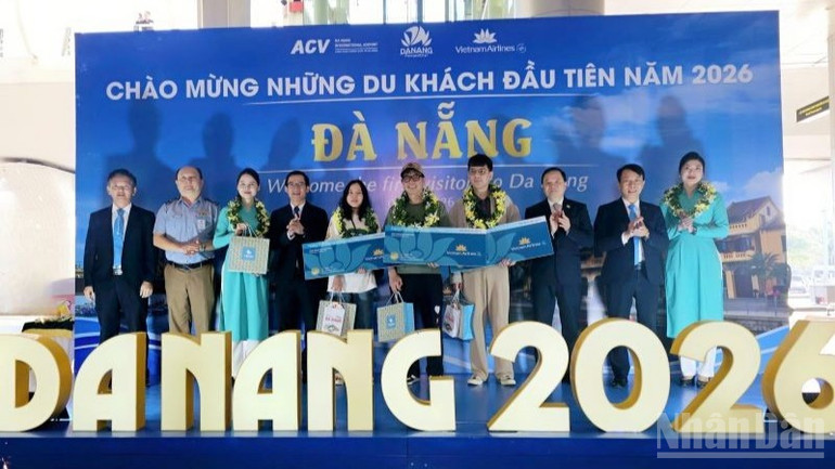 ndo_br_21-da-nang-chao-don-nhung-du-khach-dau-tien-cua-nam-2026-trong-niem-vui-han-hoan-rang-ro-26.jpg