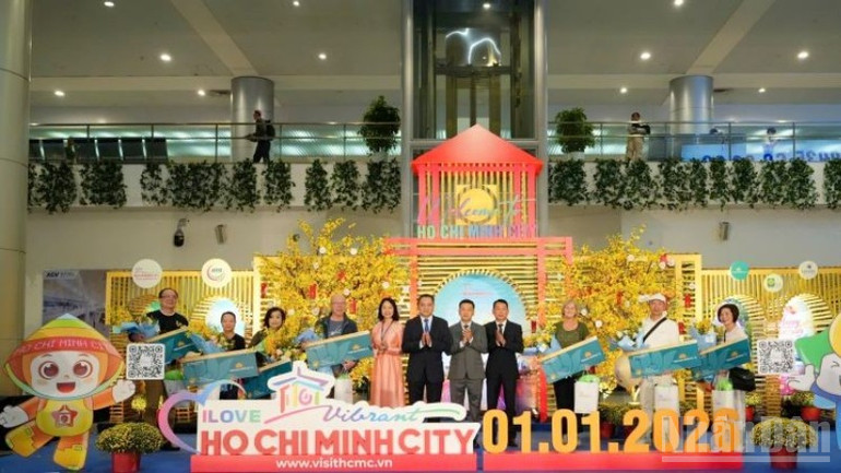 ndo_br_13-tphcm-chao-don-nhung-hanh-khach-dau-tien-cua-nam-moi-2026-5149.jpg