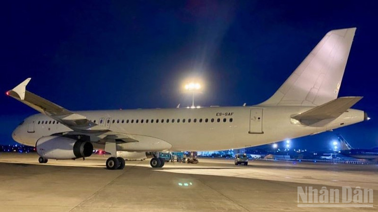 Hai tàu bay mới sẽ giúp Vietnam Airlines bổ sung hơn 85.000 ghế, tương đương gần 500 chuyến bay, đáp ứng nhu cầu đi lại tăng cao dịp cao điểm hè. ndo_br_2-hai-tau-bay-moi-se-giup-vietnam-airlines-bo-sung-hon-85000-ghe-tuong-duong-gan-500-chuyen-bay-dap-ung-nhu-cau-di-lai-tang-cao-dip-cao-diem-he-4947.jpg