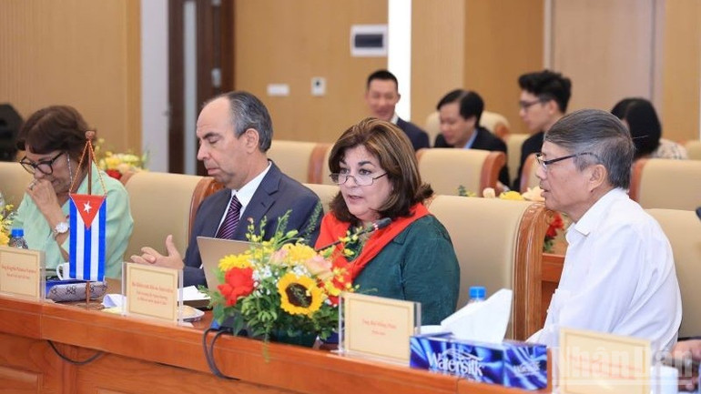 Bà Déborah Rivas Saavedra, Thứ trưởng Ngoại thương và Đầu tư nước ngoài Cuba phát biểu. ndo_br_gen-h-z6949106168876-343a2594bf6483d6f2035c1dd6627eef-3642.jpg