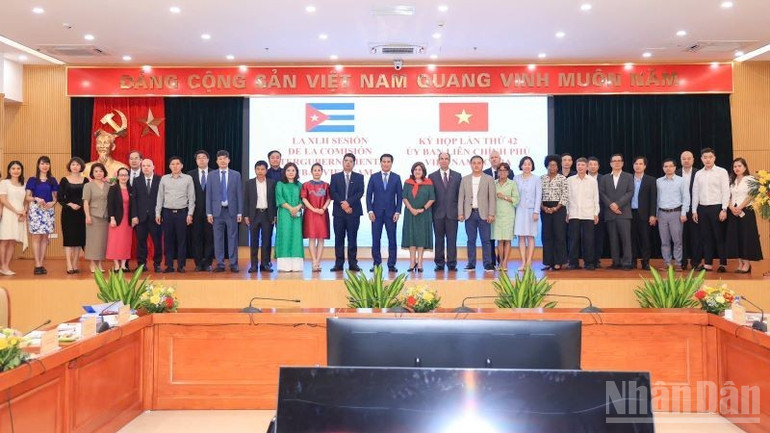 Kỳ họp lần thứ 42 tái khẳng định cam kết của cả hai Chính phủ trong việc tạo mọi điều kiện thuận lợi cho cộng đồng doanh nghiệp hai nước hợp tác, đầu tư và kinh doanh. ndo_br_gen-h-z6949106174337-3d830e0c84ac25d4e87ffc8588faec36-6107.jpg