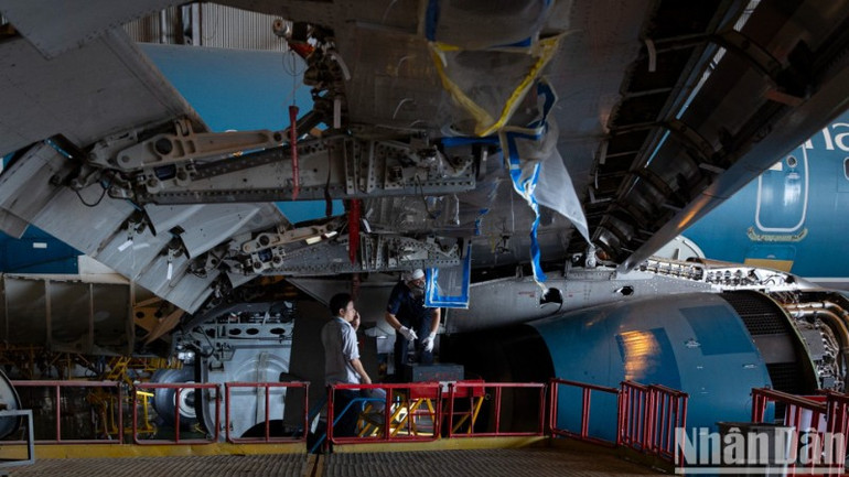 មជ្ឈមណ្ឌលជួសជុល និងថែទាំយន្តហោះ VAECO ក្រុមហ៊ុនអាកាសចរណ៍វៀតណាម នៅទីក្រុង Noi Bai។ vaeco-2-5749.jpg