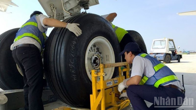 Do các tiêu chuẩn hàng không rất cao, điều kiện cần và đủ để tham gia vào chuỗi cung ứng sản phẩm công nghiệp hàng không cần được sự chấp thuận của các cơ quan quản lý, nhà chức trách hàng không, Hiệp hội Vận tải Hàng không thế giới (IATA), các chứng chỉ của Mỹ, châu Âu,... ndo_br_637025324665427680-8999.jpg