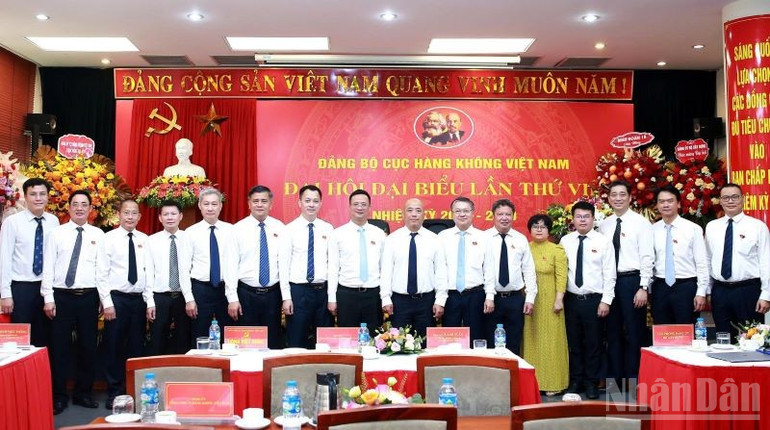 Đại hội đại biểu Đảng bộ Cục Hàng không Việt Nam lần thứ VIII, nhiệm kỳ 2025-2030 đã bầu ra Ban Chấp hành gồm 16 đồng chí. ndo_br_gen-h-ban-chap-hanh.jpg