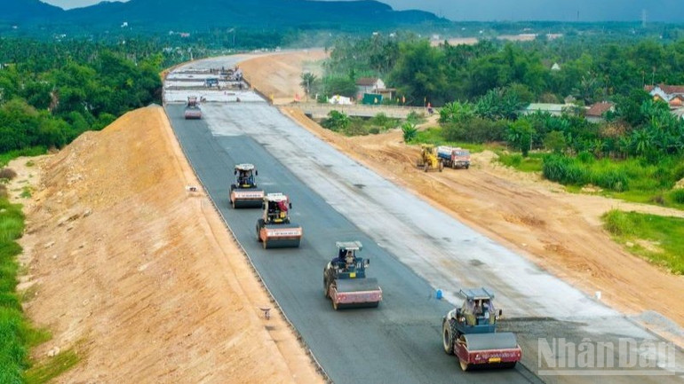 Nhà thầu thi công tuyến cao tốc Quảng Ngãi-Hoài Nhơn. ndo_br_gen-h-z6859319985675-ecb8f7d9c4d3bde6c0b01cccb890de3d-7781.jpg