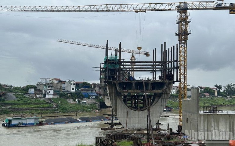 Ban Quản lý dự án Đường sắt đề nghị huyện Gia Lâm và quận Long Biên (đặc biệt là huyện Gia Lâm cần sớm công khai dự thảo phương án đền bù, hỗ trợ và tái định cư trong tháng 6/2025 để đáp ứng tiến độ dự án. ndo_br_3.jpg