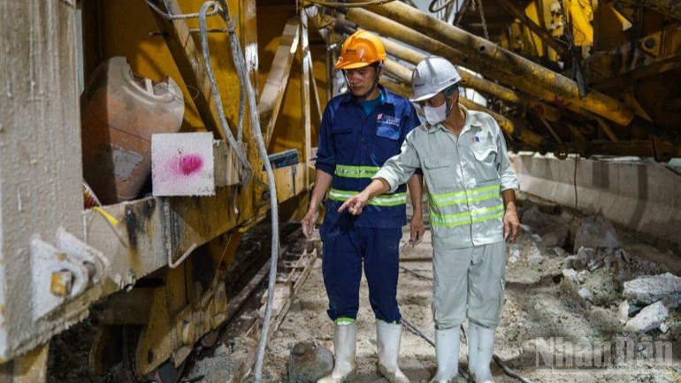 Hầm số 3 đã đào thông cả hai ống hầm, hiện đang tiếp tục đào hạ nền, thi công bê-tông vỏ hầm. ndo_br_untitled-126-6767.jpg