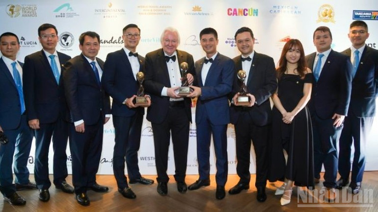 ndo_br_vietnam-airlines-duoc-vinh-danh-trong-ba-hang-muc-giai-thuong-quan-trong-cua-world-travel-awards-chau-a-2025-9499.jpg