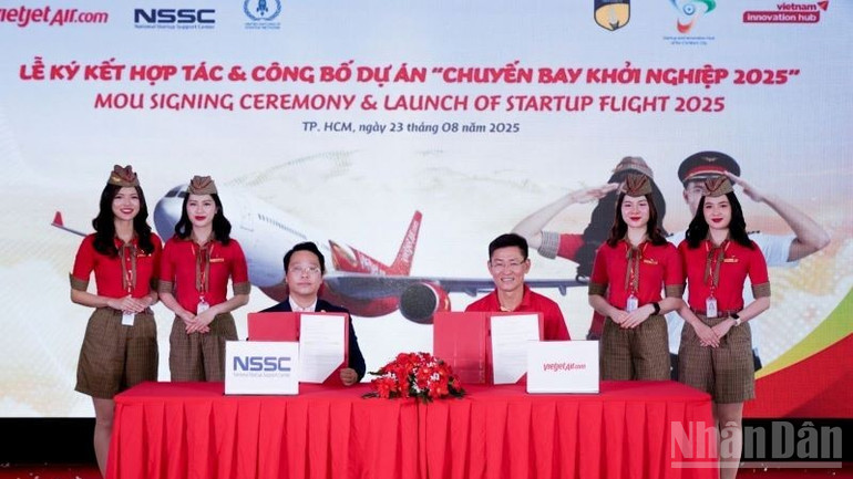 Ký kết hợp tác và công bố dự án "Chuyến bay khởi nghiệp". ndo_br_a3-1-4804.jpg