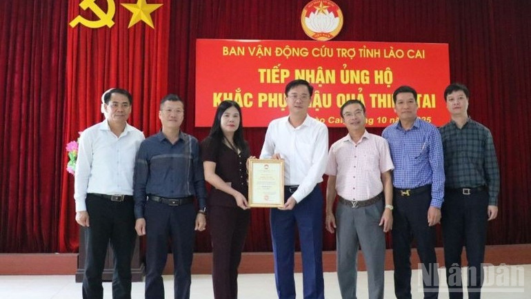 TKV hỗ trợ Lào Cai 2 tỷ đồng góp phần khắc phục hậu quả thiên tai. ndo_br_222-8071.jpg