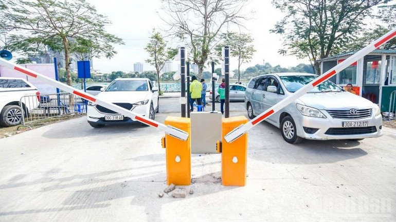 Một điểm thu phí gửi xe không tiền mặt tại Phủ Tây Hồ. ndo_br_3-mot-diem-thu-phi-gui-xe-khong-tien-mat-tai-phu-tay-ho-2525.jpg