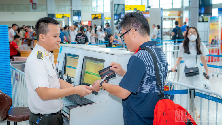 Bảo đảm an ninh, an toàn luôn được Nội Bài ưu tiên hàng đầu. ndo_br_cong-tac-dam-bao-an-ninh-an-toan-duoc-danh-gia-tot.jpg