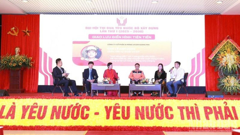 Các đại biểu điển hình tiên tiến tham gia giao lưu tại Đại hội. ndo_br_1j8amk45r-3tliss-5121.jpg