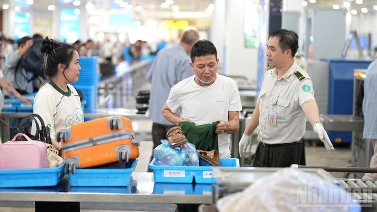 Cảng Hàng không quốc tế Nội Bài bảo đảm tuyệt đối an ninh, an toàn hàng không cho tất cả các chuyến bay đi/đến, đặc biệt trong dịp kỷ niệm 80 năm Cách mạng tháng Tám và Quốc khánh 2/9/2025. ndo_br_nia5-9350.jpg