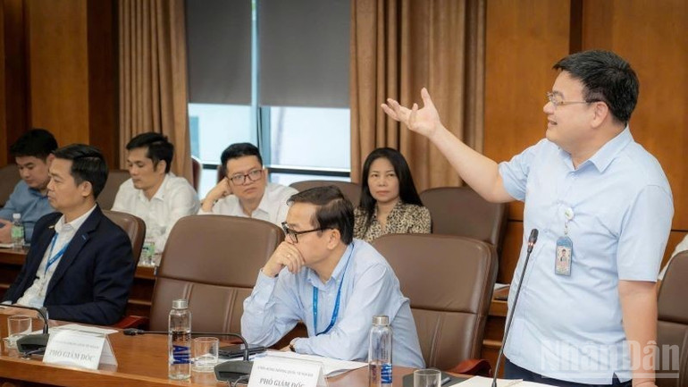 Ông Tô Tử Hà (đứng), Giám đốc Cảng Hàng không quốc tế Nội Bài phát biểu. ndo_br_nia2-7524.jpg