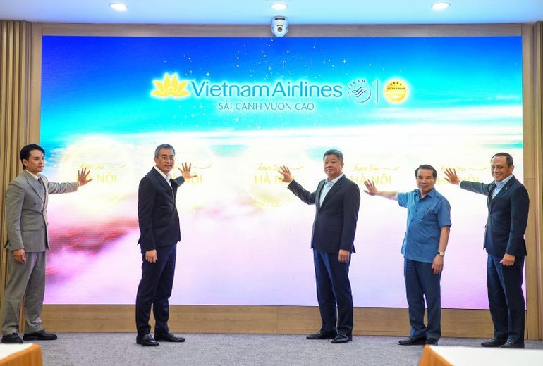 Bấm nút khởi động chương trình "Chạm thu Hà Nội". cac-dai-bieu-thuc-hien-nghi-thuc-khoi-dong-chien-dich-cham-thu-ha-noi-1.jpg