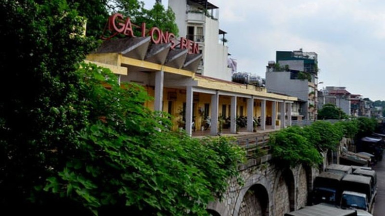 The bridge arches have been sealed for many years without being exploited effectively, which is a huge waste. vom-ds-4-6871.jpg