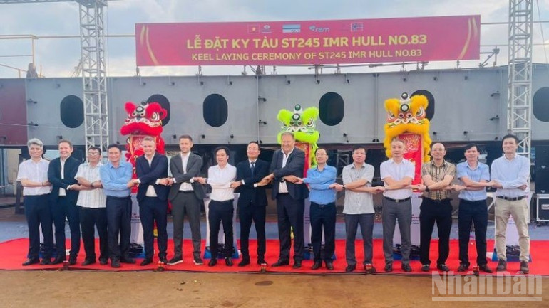 Tàu dịch vụ năng lượng phục vụ các công trình điện gió ngoài khơi ST245 số 83 được nâng cấp thêm các tính năng kiểm tra, bảo dưỡng và sửa chữa. ndo_br_dat-ky-9733.jpg