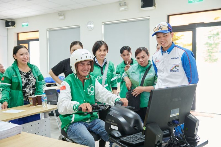Các chủ đề được ưu tiên lựa chọn là Kỹ thuật vận hành xe máy, Kỹ năng lái xe phòng thủ, các quy định của Luật Giao thông đường bộ. tap-huan-5.jpg