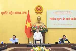 Chủ tịch Quốc hội Trần Thanh Mẫn chủ trì Phiên họp thứ Nhất, Ban Chỉ đạo tổng rà soát hệ thống văn bản quy phạm pháp luật của Ủy ban Thường vụ Quốc hội. (Ảnh: DUY LINH)