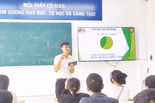 Cuộc họp phụ huynh tại Trường cao đẳng công nghệ cao Hà Nội.