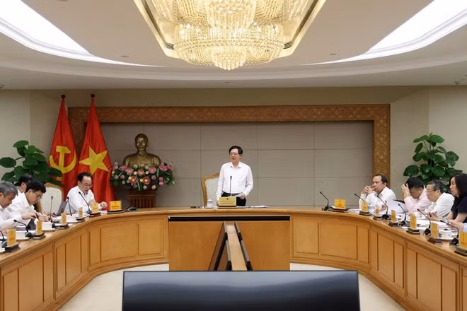 Phó Thủ tướng Hồ Quốc Dũng chủ trì họp về tình hình triển khai danh mục công nghệ chiến lược (CNCL) và sản phẩm CNCL. (Ảnh: VGP)