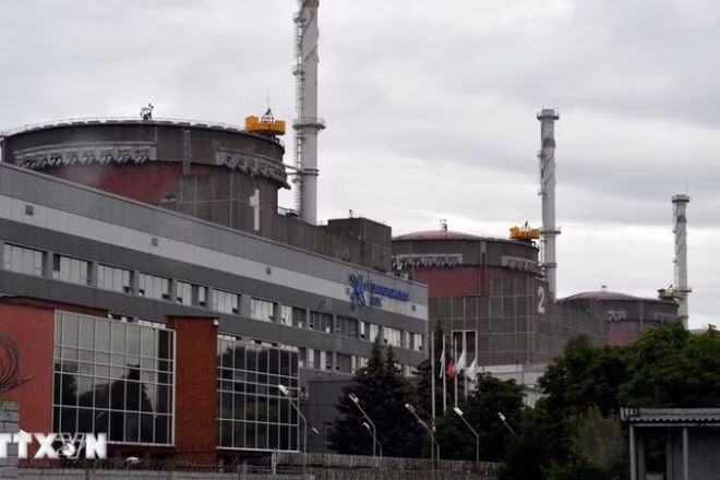 Quang cảnh nhà máy điện hạt nhân Zaporizhzhia ở miền Nam Ukraine. (Ảnh: AFP/TTXVN)