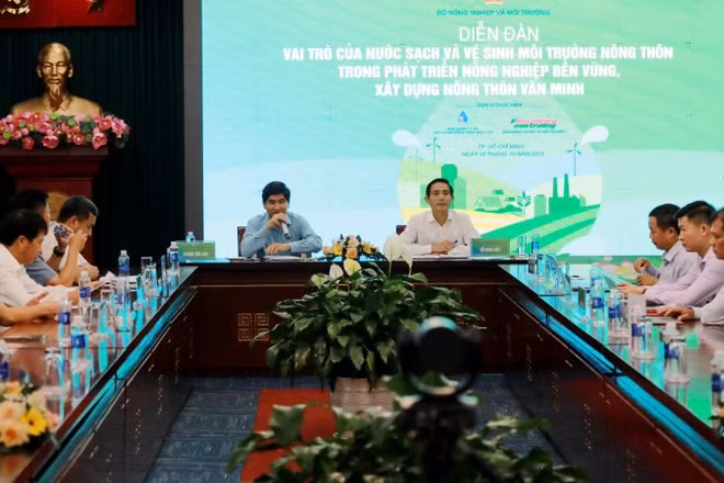 Quang cảnh diễn đàn.