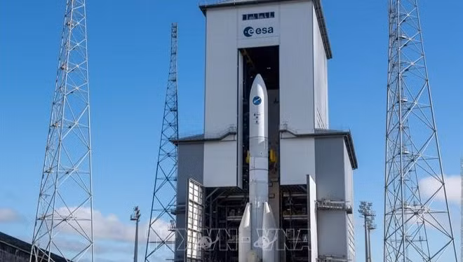 Tên lửa đẩy Ariane 6 tại sân bay vũ trụ châu Âu ở Guiana, Pháp. (Ảnh tư liệu - minh họa: AFP/TTXVN)