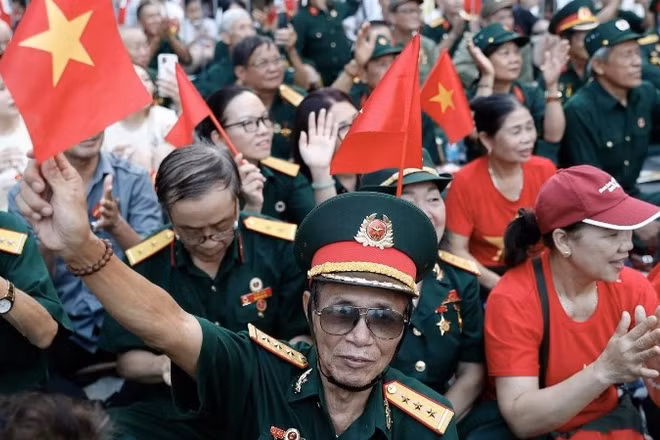 Cựu chiến binh tham gia lễ diễu hành. (Ảnh: AP)
