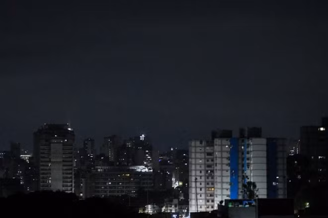 Quang cảnh thủ đô Caracas của Venezuela rạng sáng 3/1/2026. (Nguồn: THX/TTXVN)