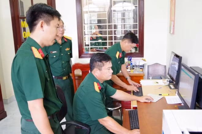 Đoàn công tác của Quân khu 9 kiểm tra chuyển đổi số tại các cơ quan, đơn vị thuộc Bộ Chỉ huy quân sự tỉnh Vĩnh Long.