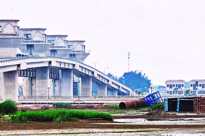 Đập ngăn mặn, trữ ngọt trên sông Lèn, phục vụ sản xuất, đời sống nhân dân các địa phương phía đông bắc tỉnh Thanh Hóa. (Ảnh: MAI LUẬN)