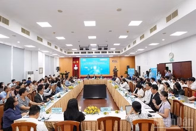 Toàn cảnh diễn đàn.