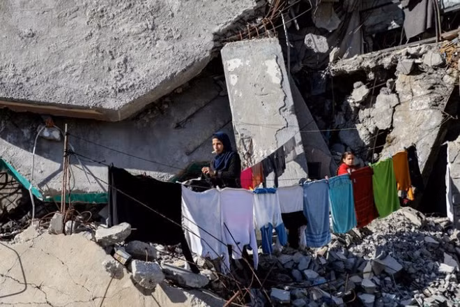 Người dân tại trại tị nạn ở Gaza. (Ảnh: THX/TTXVN)
