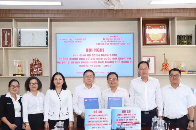 Thành phố Hồ Chí Minh bàn giao hồ sơ ứng cử đại biểu Quốc hội và Hội đồng nhân dân thành phố