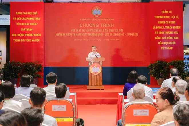 Đồng chí Nguyễn Phước Lộc, Ủy viên Trung ương Đảng, Phó Bí thư Thành ủy, Chủ tịch Ủy ban Mặt trận Tổ quốc Việt Nam Thành phố Hồ Chí Minh phát biểu tại buổi lễ.