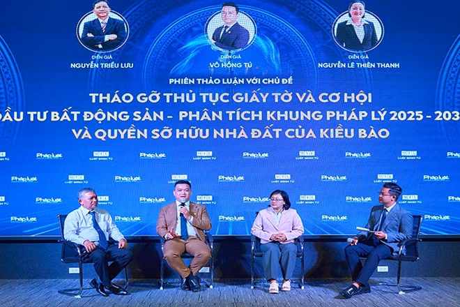 Một phiên thảo luận tại tọa đàm.