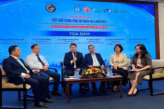 Đại diện các Sở Công thương và hiệp hội ngành hàng tham gia phiên tọa đàm tại hội nghị.