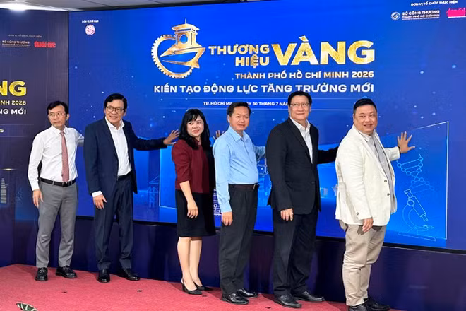 Các đại biểu thực hiện nghi thức phát động Giải thưởng “Thương hiệu Vàng Thành phố Hồ Chí Minh” năm 2026.