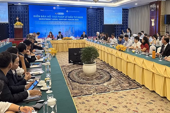 Một góc quang cảnh diễn đàn.